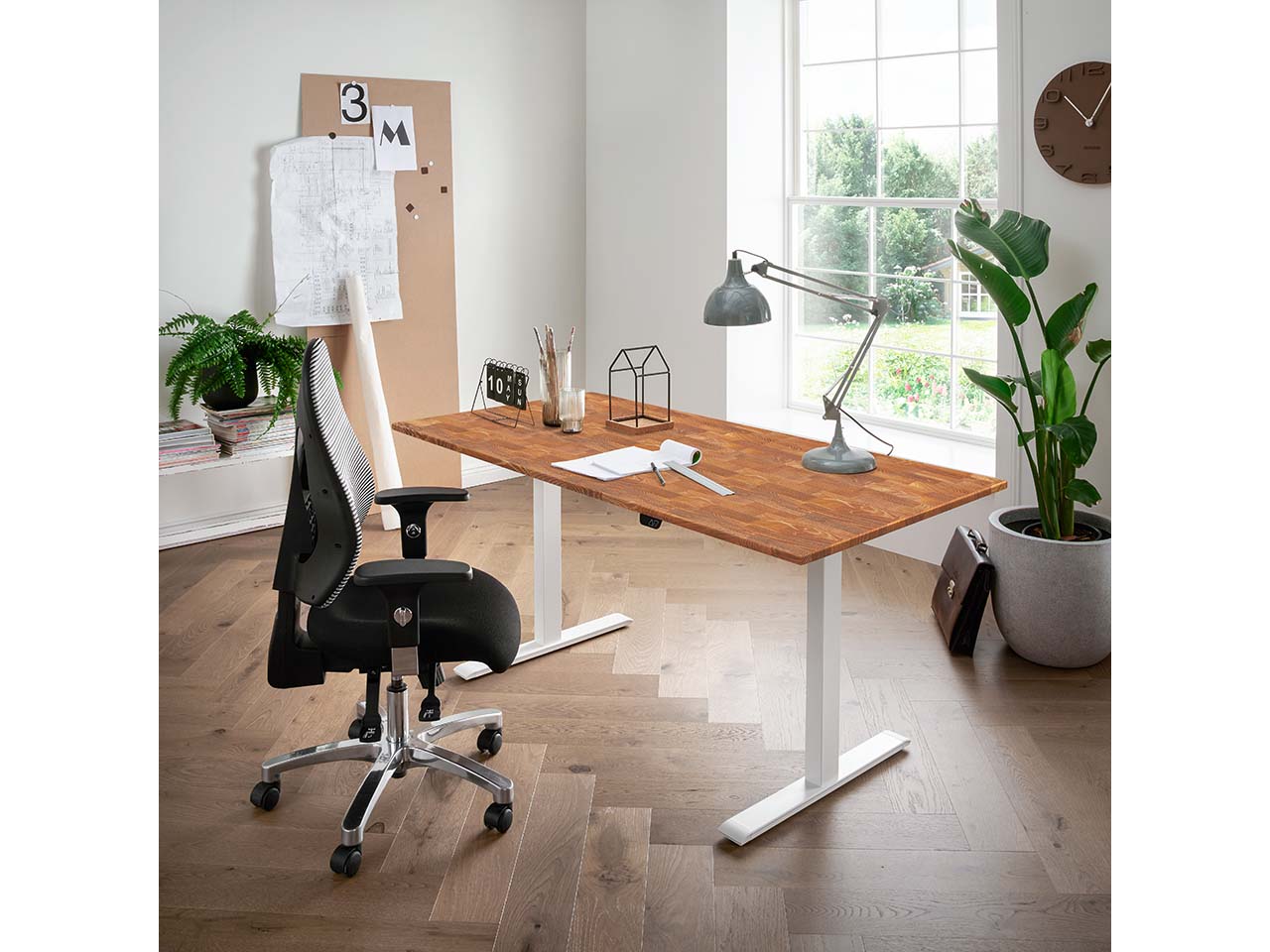 memo Höhenverstellbarer Schreibtisch "ON" weiß, Robinie massiv, B 140 x T 70 cm
