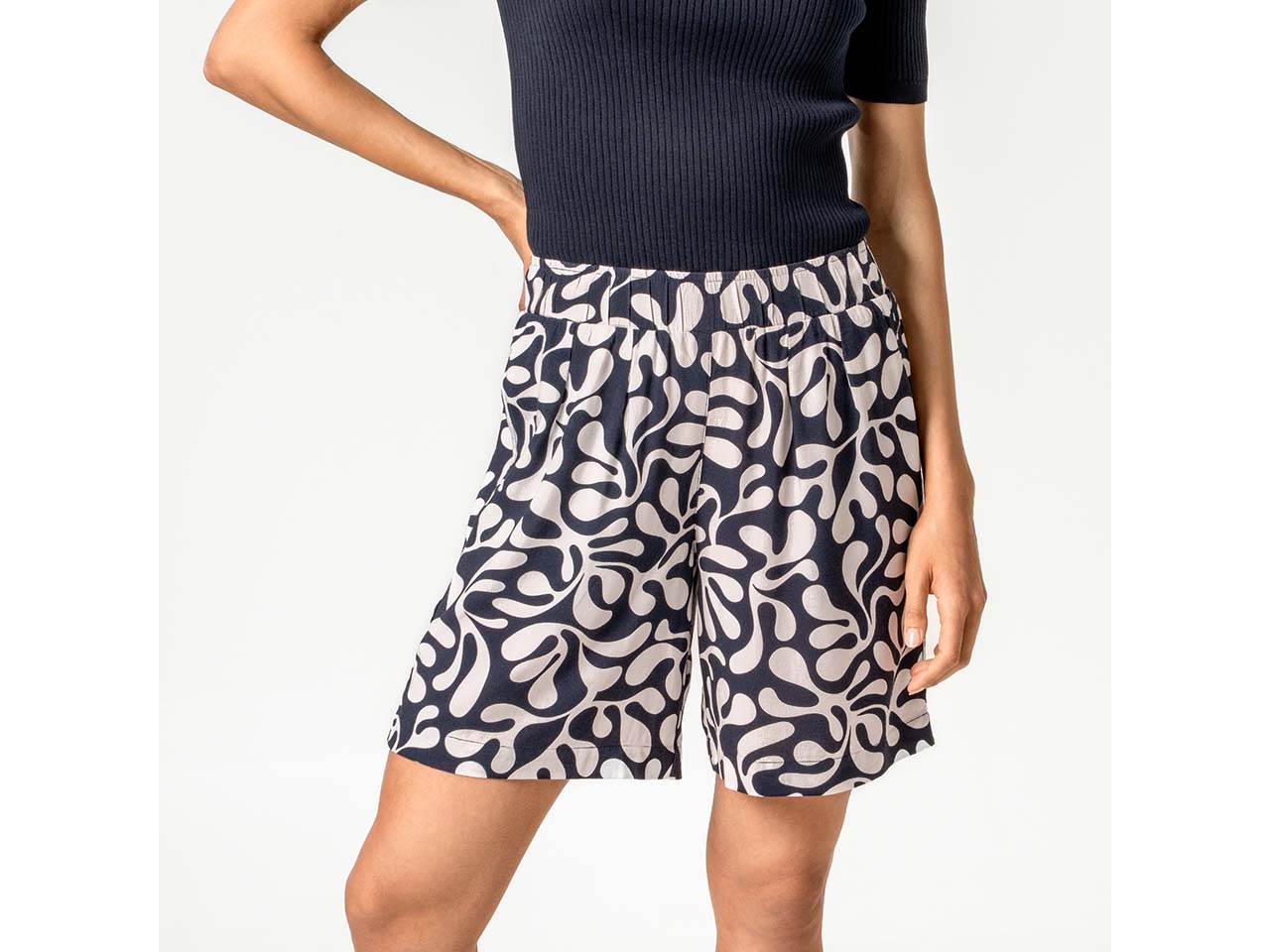Living Crafts Damen-Short "TETTA" aus Viskose, matisse blue, Gr. 42