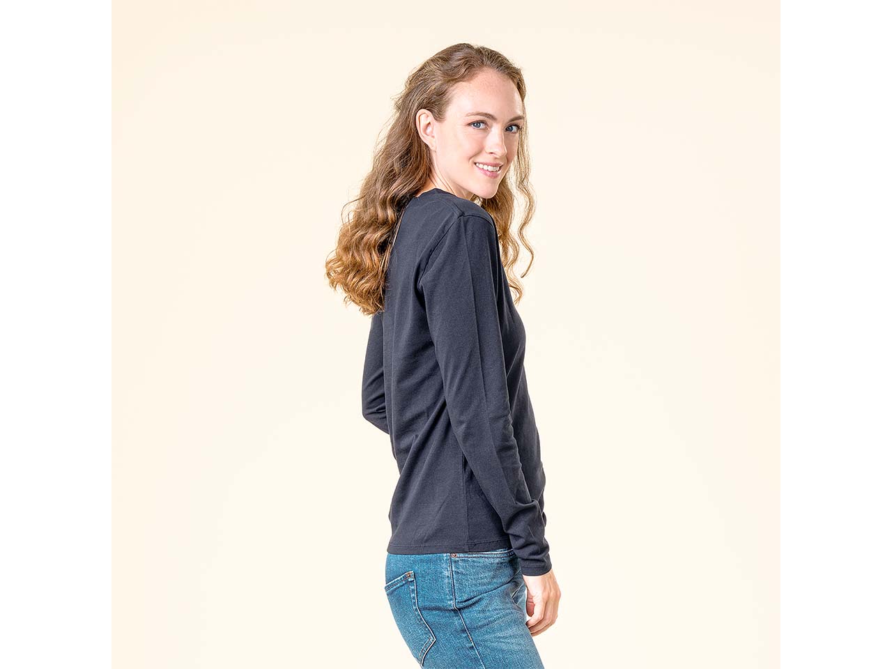 Living Crafts Bio-Damen-Langarmshirt 'TARANA' mit V-Ausschnitt, ink blue, Gr. M
