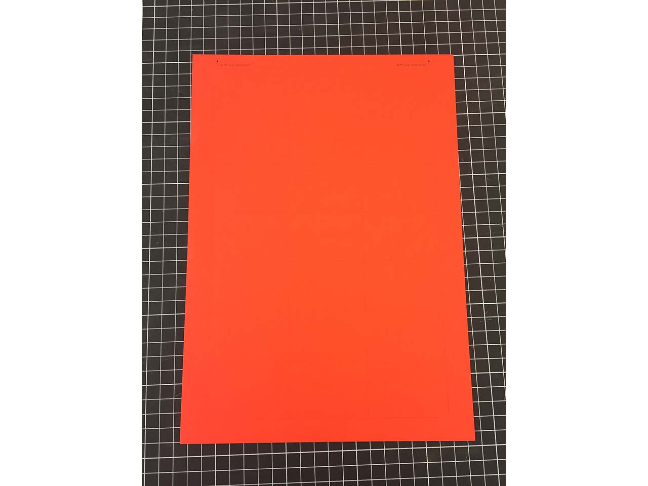Bio Company Etikettenbogen rot vorgestanzt zum Eindrucken 58mmx38 mm / Aufbau: 3x7