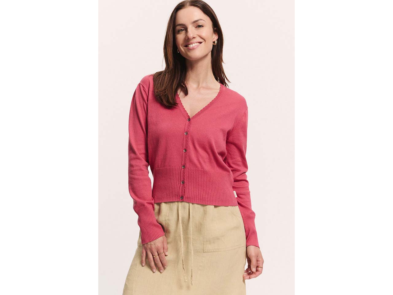 tranquillo Bio-Damen-Cardigan "Linaa" mit Zierkante am V-Ausschnitt, holly berry, Gr. L