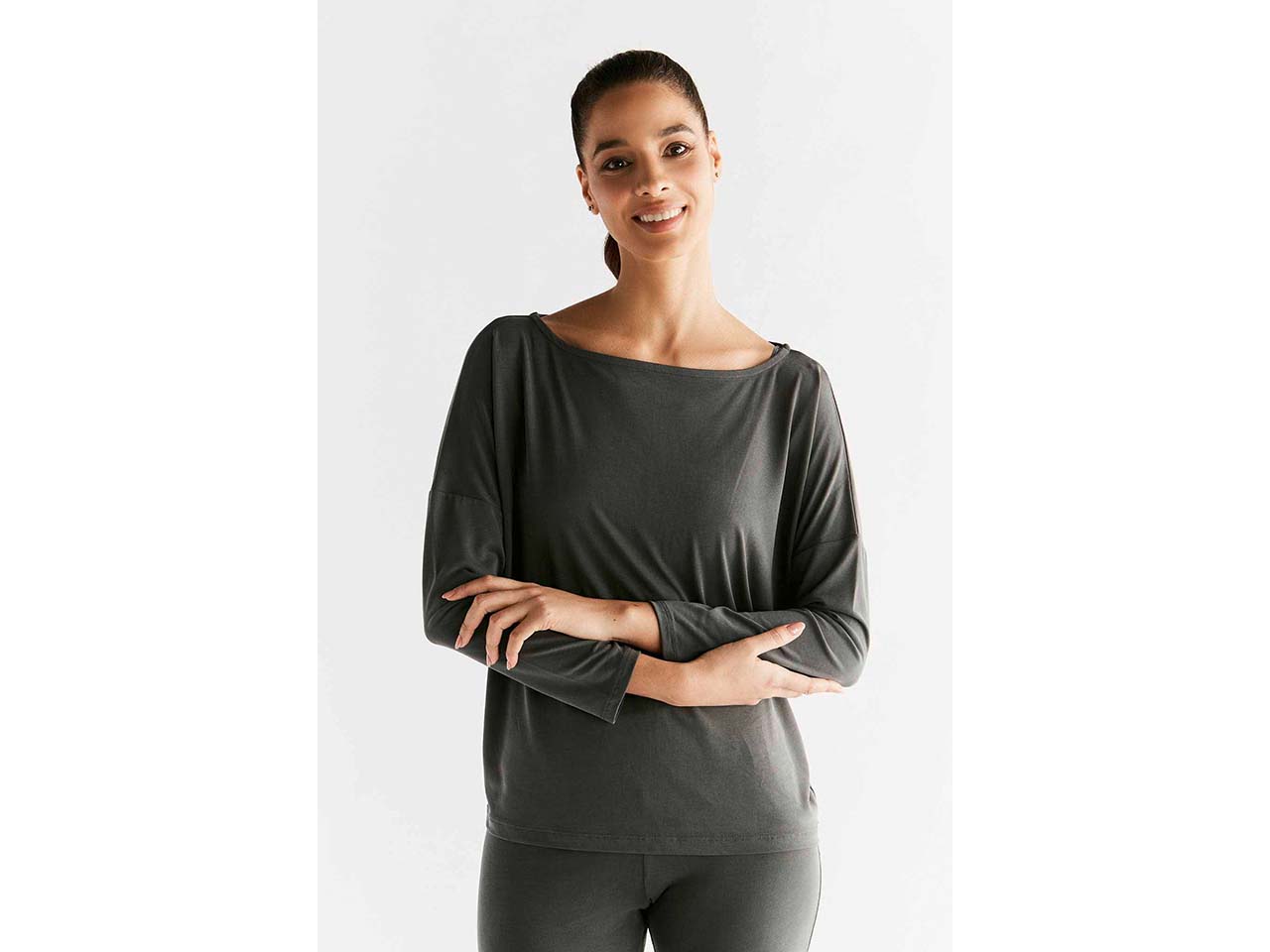 TRUE NORTH Damen-Yoga-Langarmshirt mit U-Boot-Ausschnitt, pirate black, Gr. S