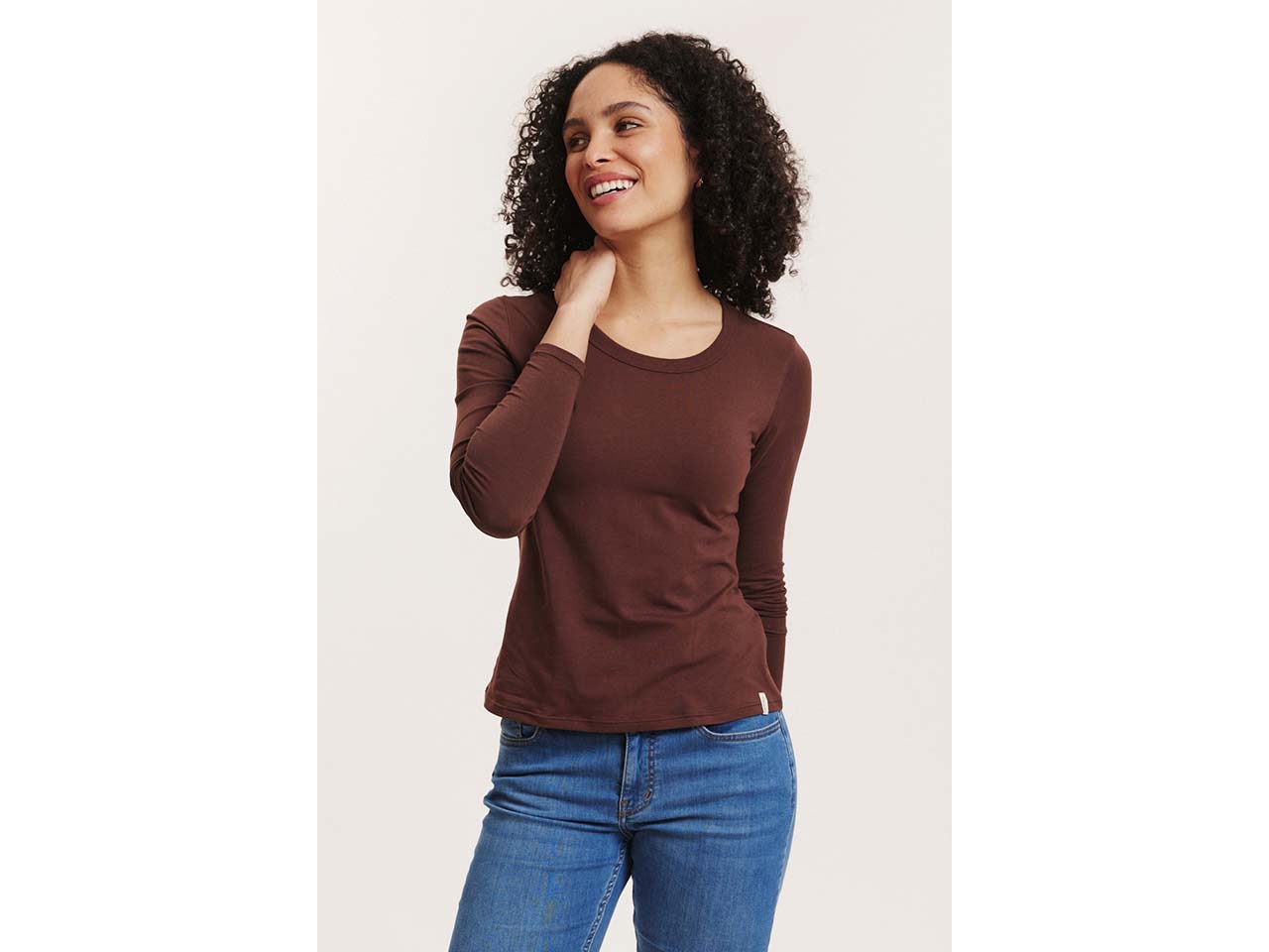 tranquillo Bio-Damen-Langarmshirt 'Tildaa' mit Rundhalsausschnitt, shaved chocolate, Gr. S