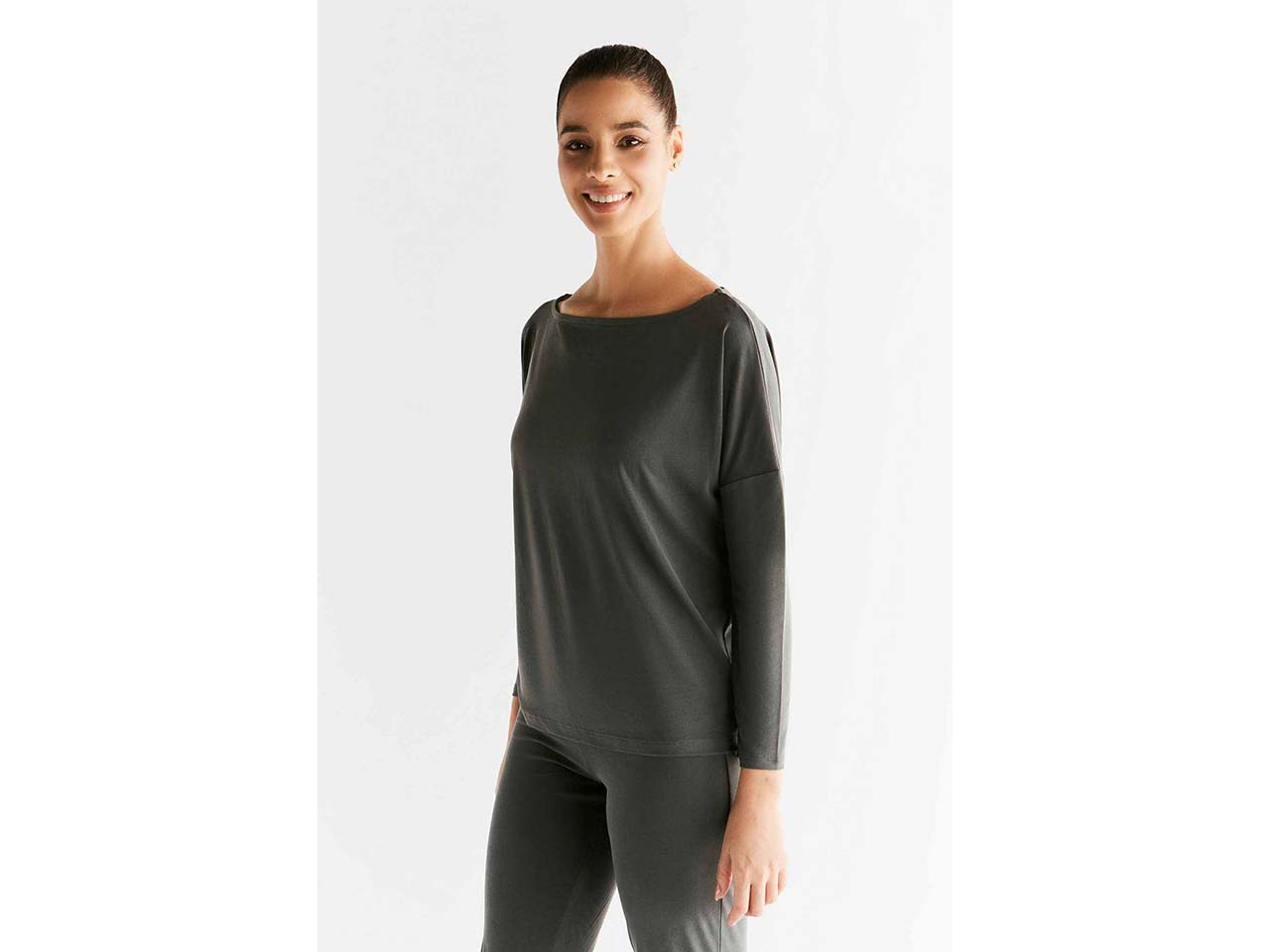 TRUE NORTH Damen-Yoga-Langarmshirt mit U-Boot-Ausschnitt, pirate black, Gr. XS