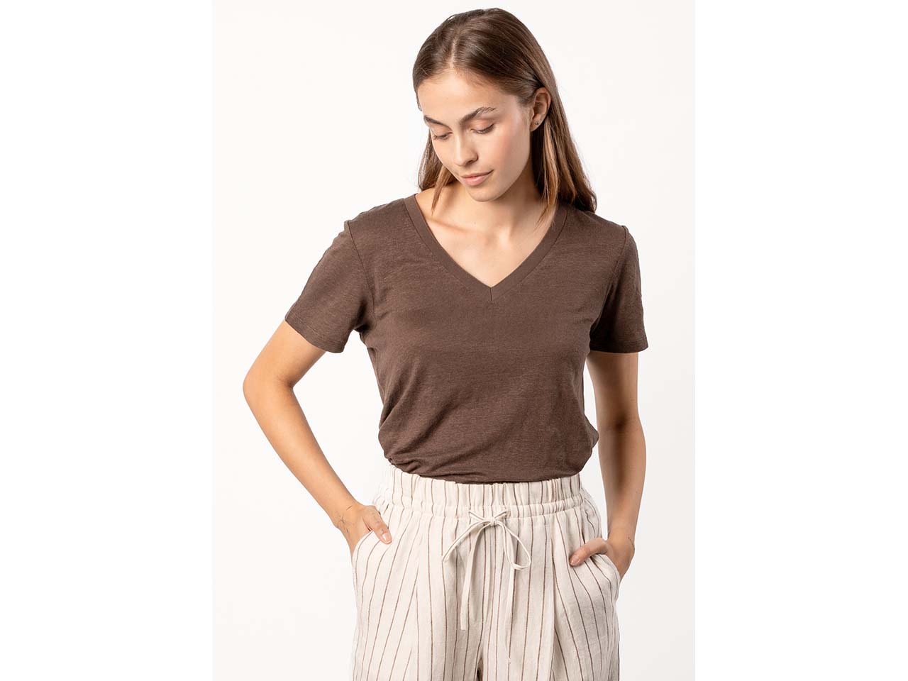 Living Crafts Damen-T-Shirt "TALIDA" aus Leinen mit V-Ausschnitt, earth, Gr. M