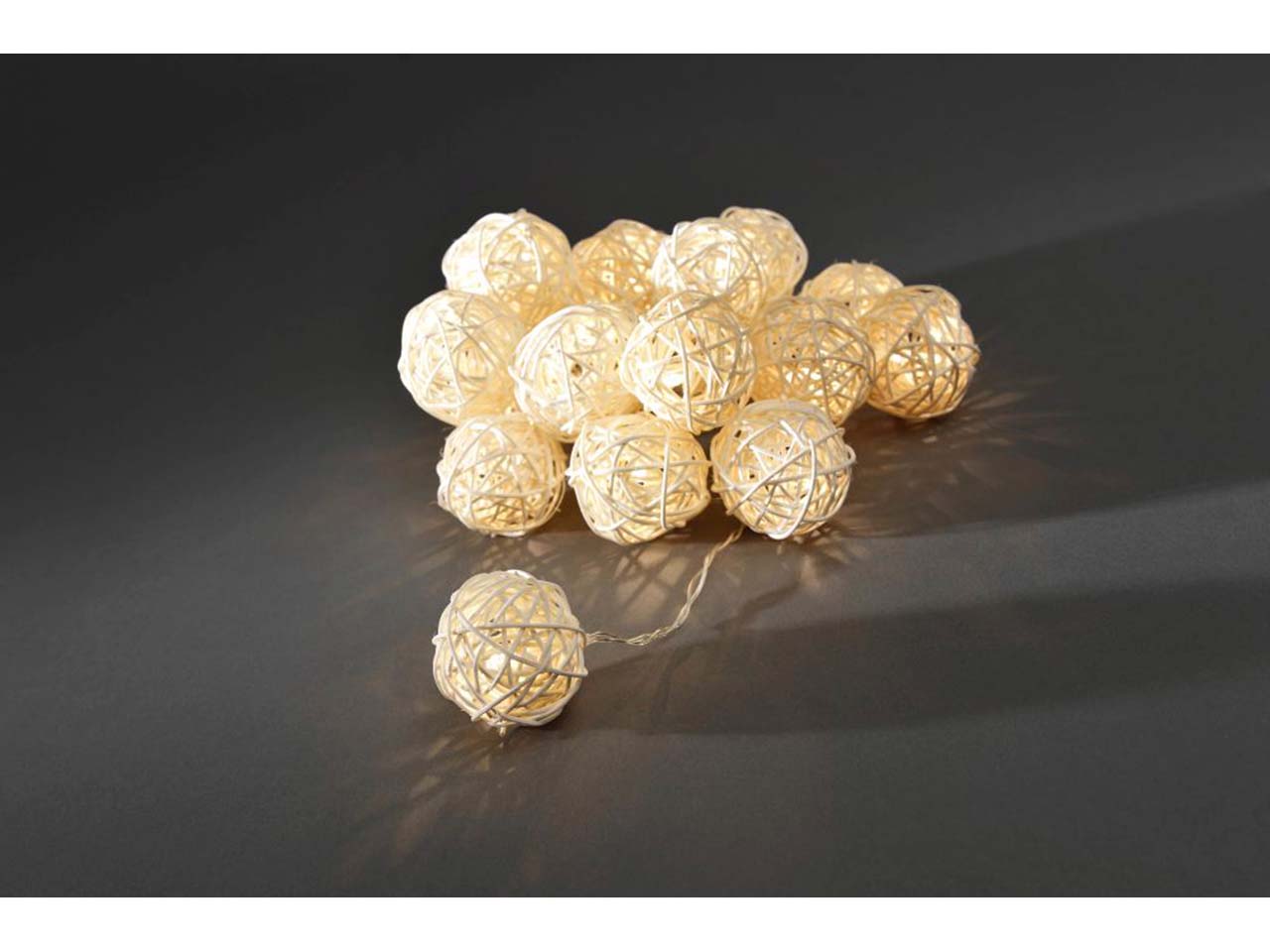 Konstsmide LED-Lichterkette "Rattan-Kugeln" 16 Dioden warmweiß