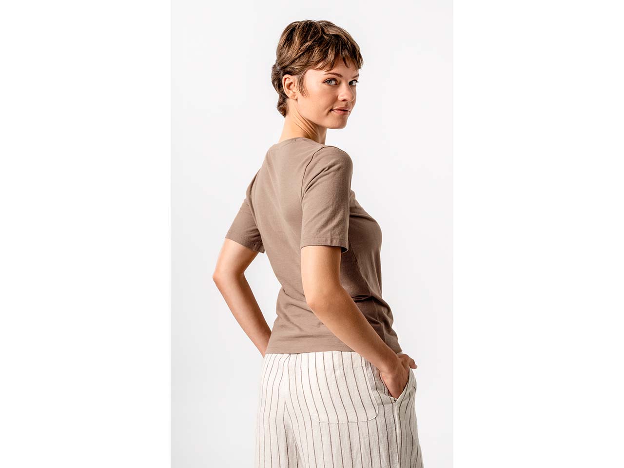 Living Crafts Bio-Damen-T-Shirt "TABERA" mit Rundhalsausschnitt, affogato, Gr. L
