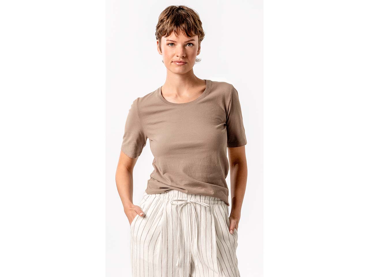 Living Crafts Bio-Damen-T-Shirt "TABERA" mit Rundhalsausschnitt, affogato, Gr. M