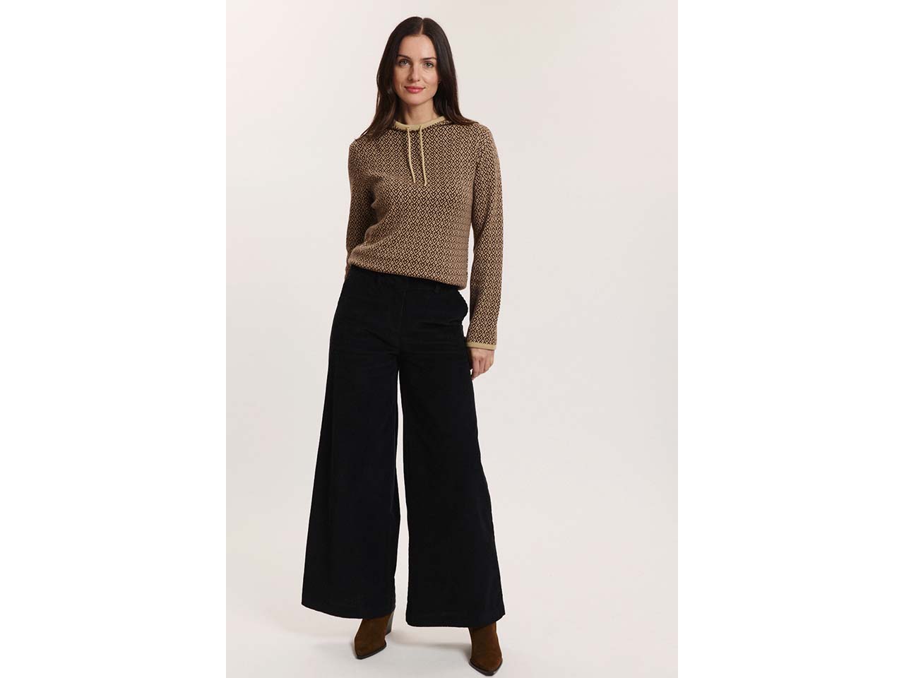 tranquillo Bio-Damen-Cordhose 'Paolaa' mit extra weitem Bein, black, Gr. 38