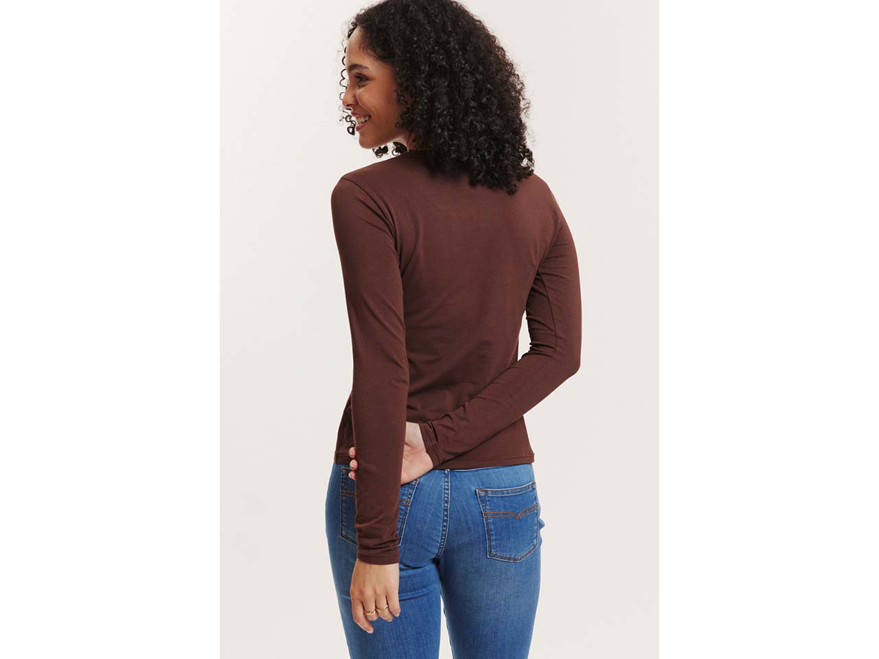 tranquillo Bio-Damen-Langarmshirt 'Tildaa' mit Rundhalsausschnitt, shaved chocolate, Gr. S